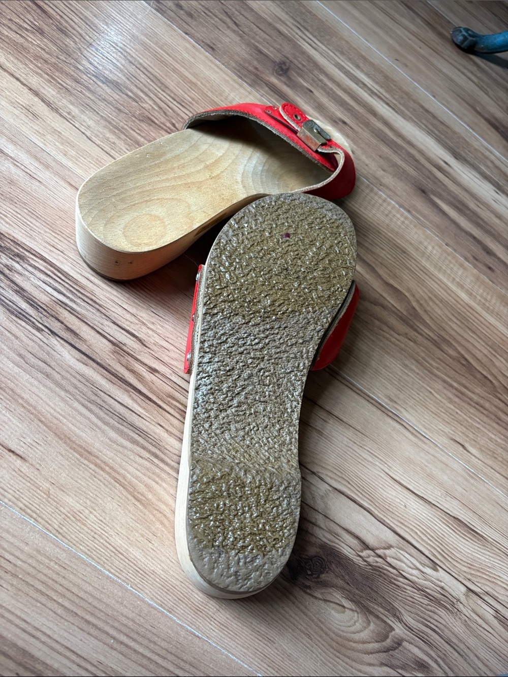 Dr. Scholl's wooden Red Leather Slide Sandals with Buckle - Picture 6 of 8